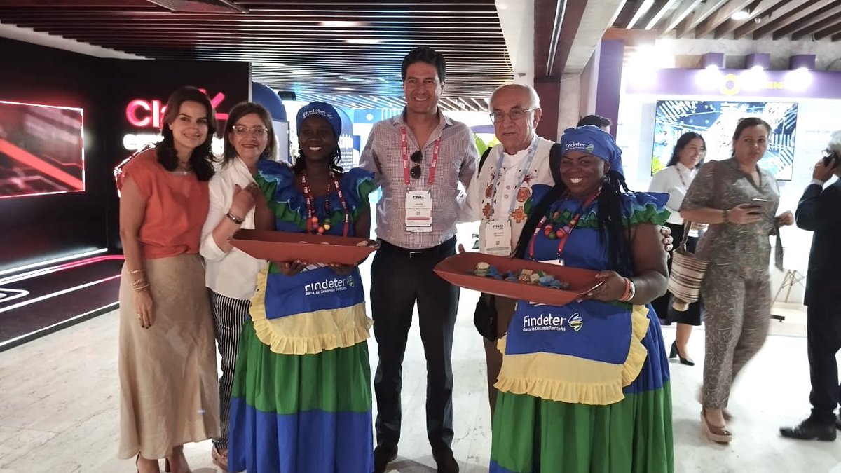 Findeter's tweet photo. ¡Hacemos presencia en la #ConvenciónBancaria, que se cumple en Cartagena! 

Nuestra participación tiene como objetivo fortalecer relaciones con aliados estratégicos y con la banca comercial, parte fundamental en el trabajo de gestionar recursos que impulsen proyectos de infraestructura que transformen regiones.