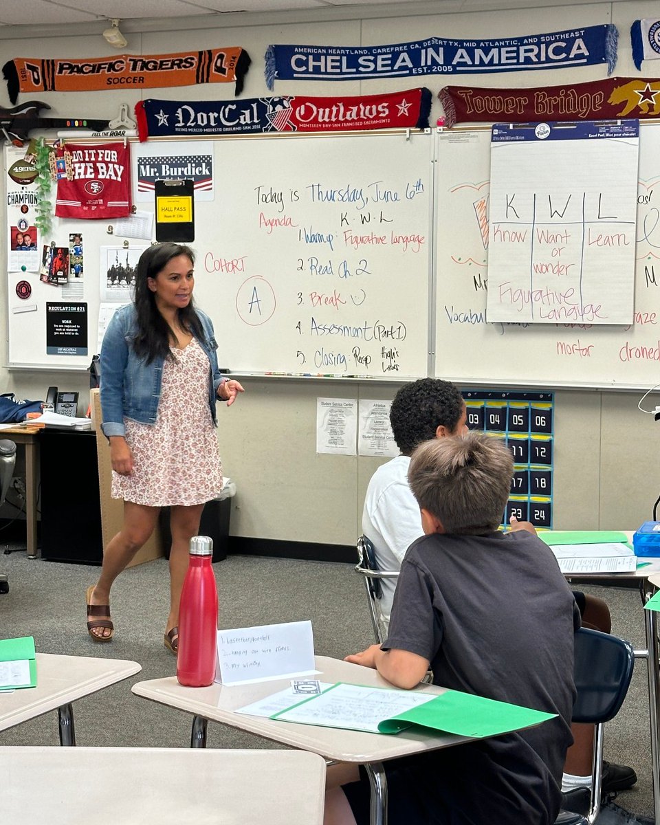SierraSpartans's tweet photo. Our teachers are helping middle school students become better readers and writers through this year's summer school program! This morning, Ms. Concha encouraged students to write down what they know and what they'd like to learn about figurative language. #SummerSchool #Literacy https://t.co/8YDDMaQ5WZ