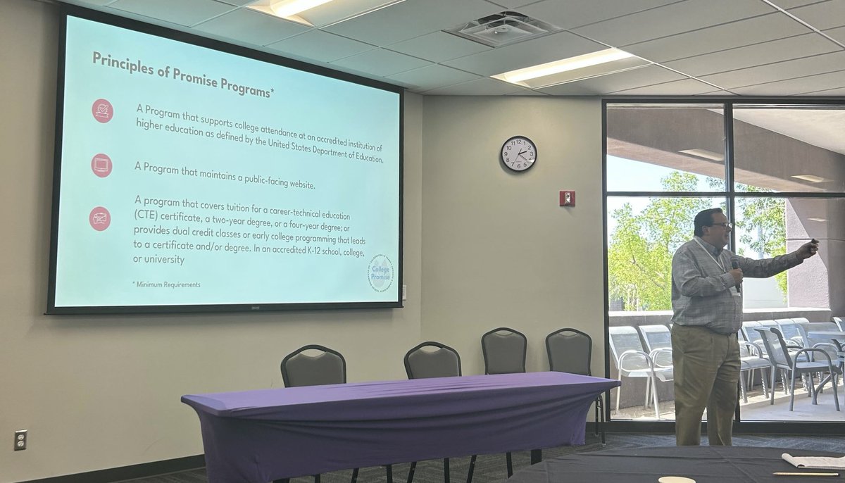 College_Promise's tweet photo. Our senior leader, @JohnBarnshaw, outlining the core principles of Promise Programs. 

#CPPhoenix2024 #CPConvenings2024 #CollegePromise #PromisePrograms #HigherEd https://t.co/0pkaLpL2P2