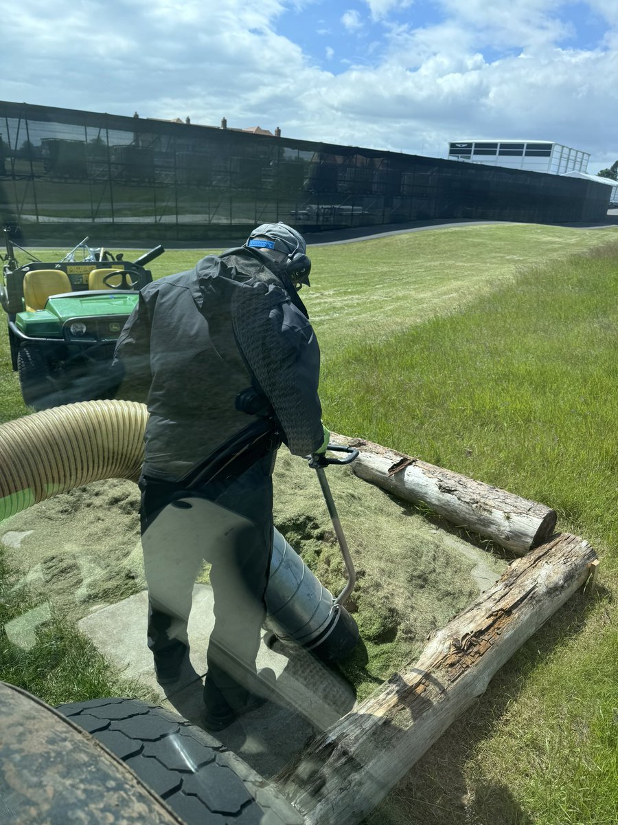 Saves shovelling grass bays 😂🤷‍♂️ <a href="/JoeBurnsTurf/">Joe Burns</a>