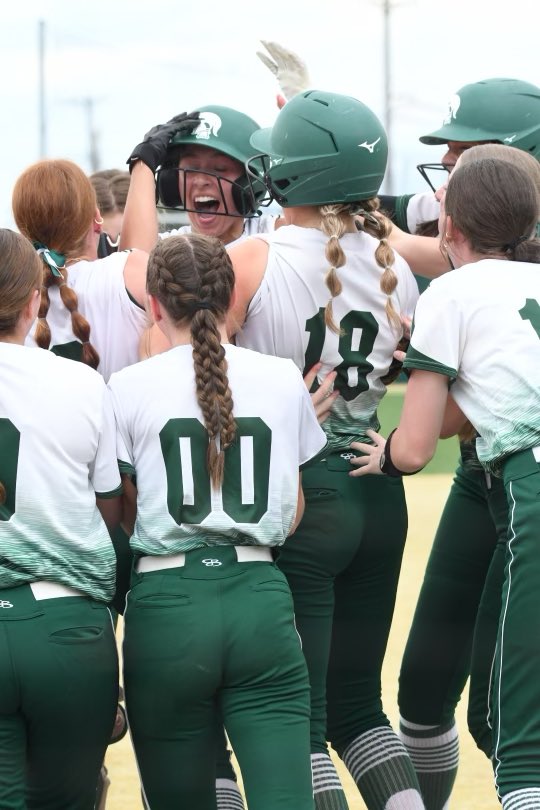 Shock and awe! Mayci Lang delivers the solo home run in just the second batter of the game! <a href="/GGreenSoftball/">Laurel Spartan Softball</a> leads 1-0.
📸 <a href="/For_Your_Wall/">Something For Your Wall</a>