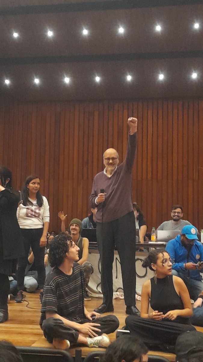 FabianPardoR's tweet photo. ¡Viva la Democracia Universitaria en la Universidad Nacional! 

Leopoldo Munera, ¡es el rector! ✊🏼 https://t.co/kaZsajRgzy