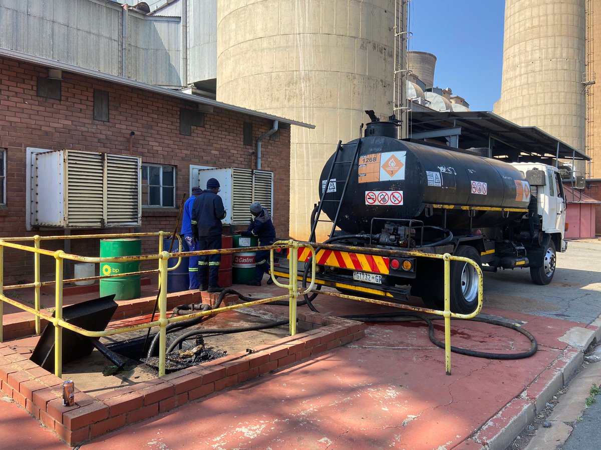 RapsTlhogi's tweet photo. Used and Contaminated oil collection and disposal https://t.co/yfXboGA4Mb