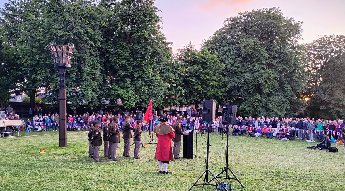 Lovely to be in Dorchester for this evening's D-Day commemoration, with members of the 1st Infantry Division. Thank you to Lt Col Montgomery for his stirring words.
