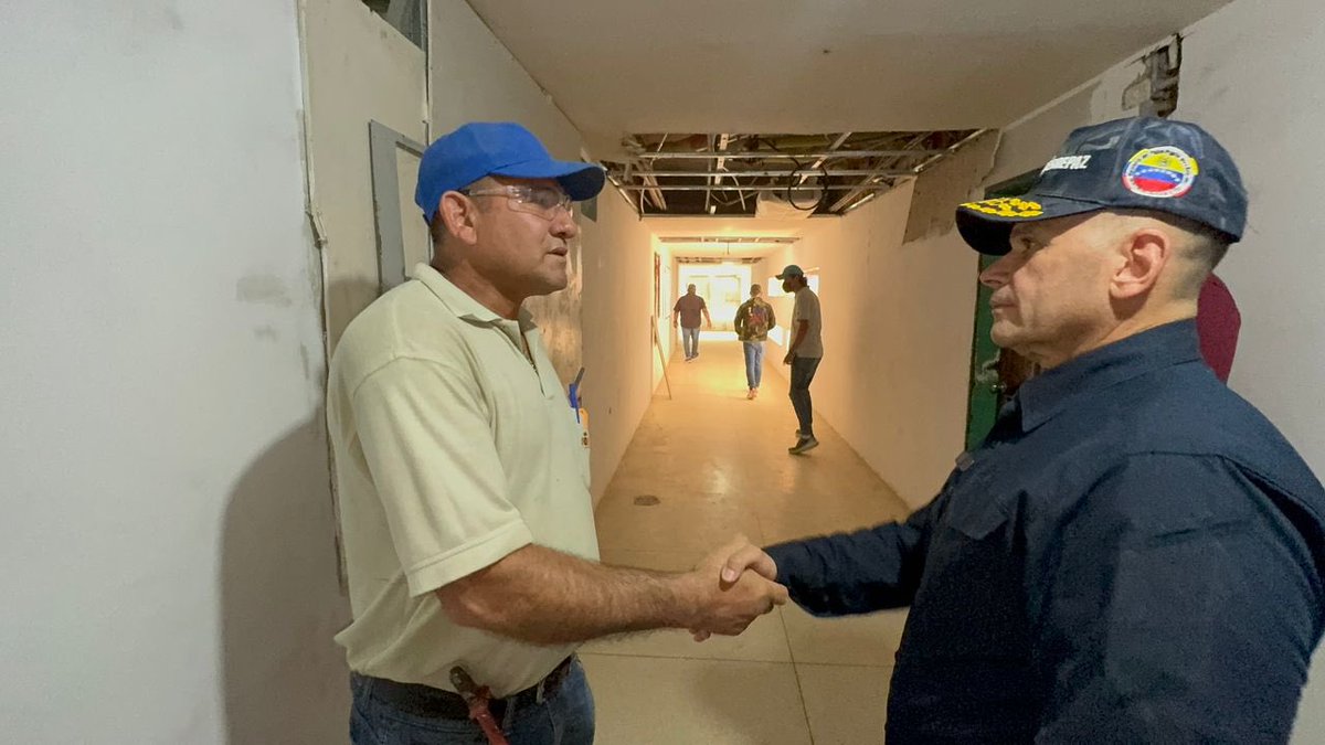 MijpVzla's tweet photo. #6JUN || Desde Carúpano, el padrino de la entidad sucrense, AJ. @CeballosIchaso1 en compañía del Alcalde Julio Rodríguez, supervisó el centro hospitalario Santos Anibal Dominicci, para garantizar la atención medico quirúrgica al pueblo oriental.

#PuebloLealSiempre https://t.co/Ouh12hagAA