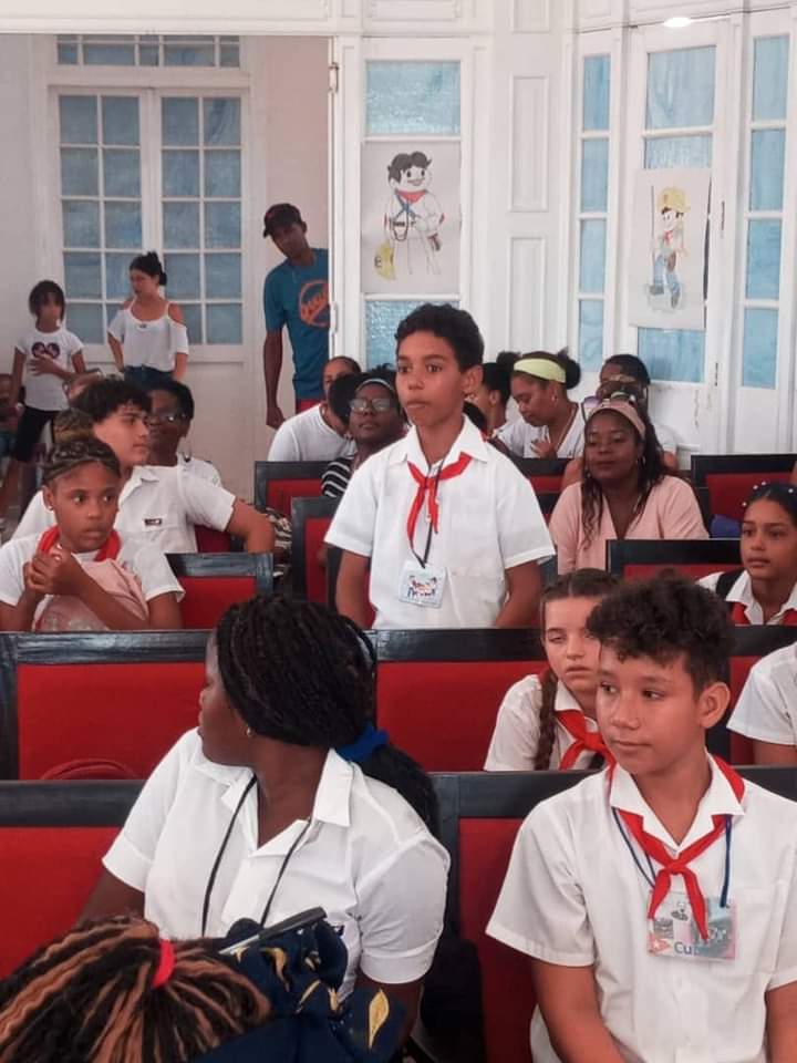 En #Regla, encuentro con pioneros con cargos representativos de la zona este de la ciudad.
Impresionante la autonomía y preparación de nuestras niñas y niños.#GenteQueSuma
#BMCGuineaBissau