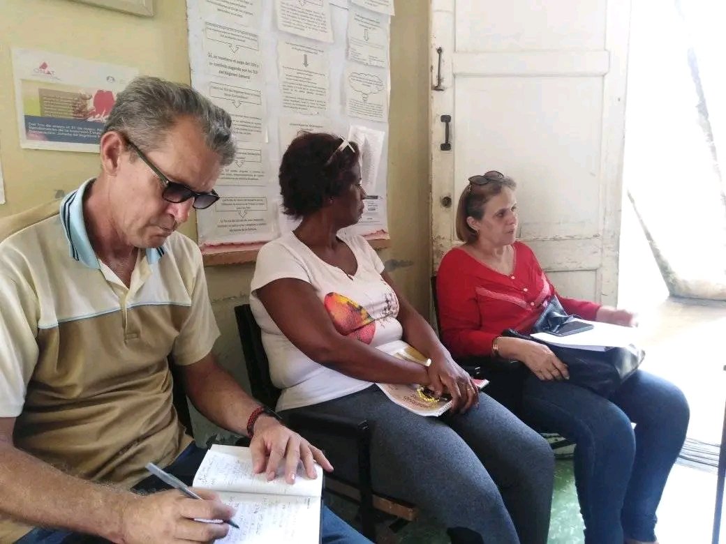 portal_villa's tweet photo. Durante la #VisitaParlamentariaVC la Vicepresidenta de la Comisión Económicos de la @AsambleaCuba  se reunió con el equipo aguerrido de la @OnatdeCuba. Estos incansables gestores de ingresos son clave para mantener nuestro #PresupuestoSocial y asegurar el bienestar de todos. https://t.co/DlO7AMdDOa
