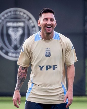 wahiidfcb's tweet photo. He’s always happy when he’s at home😊 https://t.co/q5BzMEyBrH