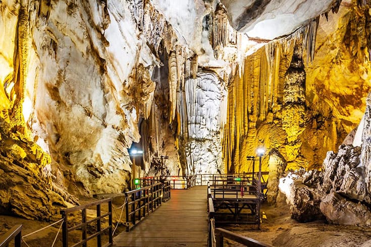 PassportLifeGO's tweet photo. Phong Nha-Ke Bang National Park, Vietnam: Explore a network of subterranean rivers and magnificent cave formations like Hang Sơn Đoòng, the world's largest cave by volume. This UNESCO World Heritage Site boasts hidden wonders waiting to be unveiled. 🇻🇳 https://t.co/NPvXa9YTuk