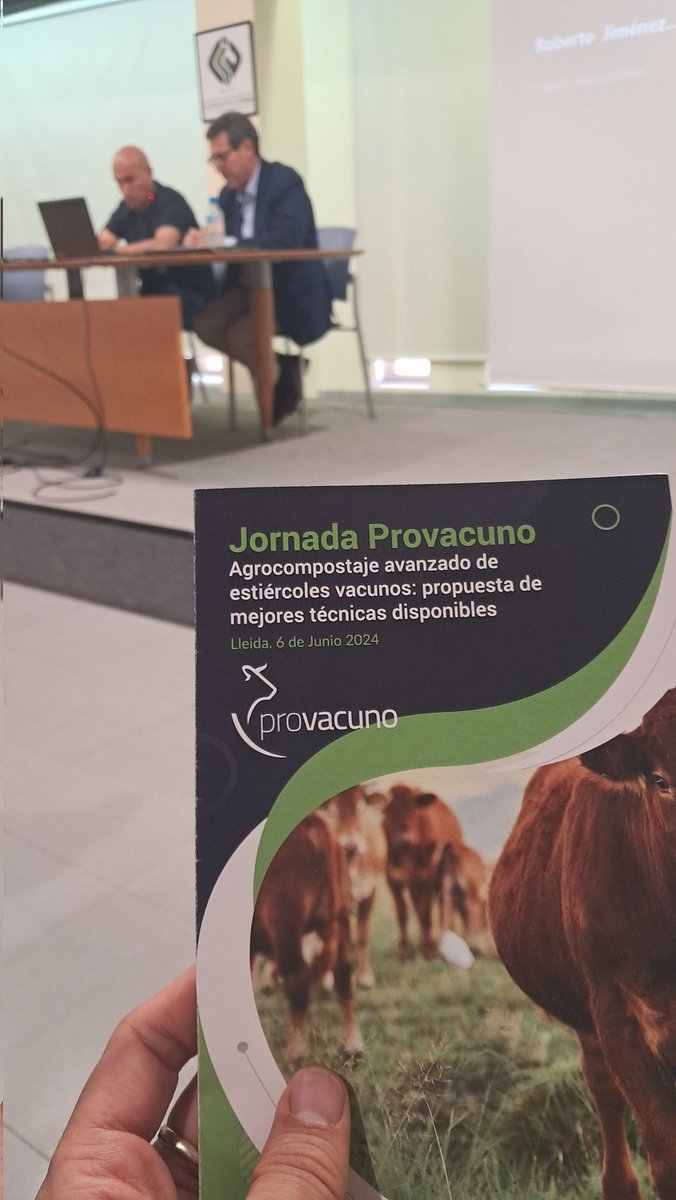 SalvaCalvet's tweet photo. Que buena tarde hemos pasado presentando resultados del proyecto de @provacuno en el que trabajamos los mitigadores @upv con los maestros del compostaje @UniversidadMH. Y qué bien compostan algunos ganaderos de vacuno de Lleida! https://t.co/mlRzJBe8lX