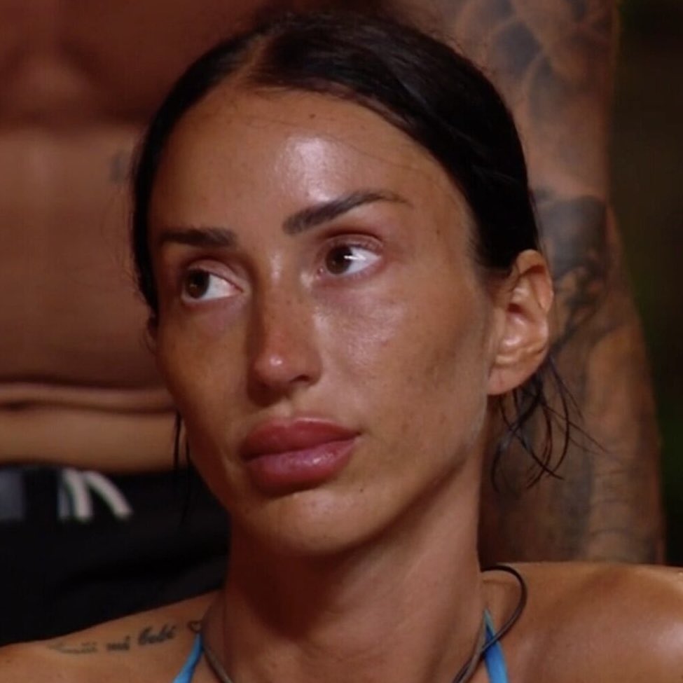 marujitx's tweet photo. ¿quién quieres que se salve?

🔄 Aurah
❤️ Marieta

#SVGala14 https://t.co/SLh350xayZ