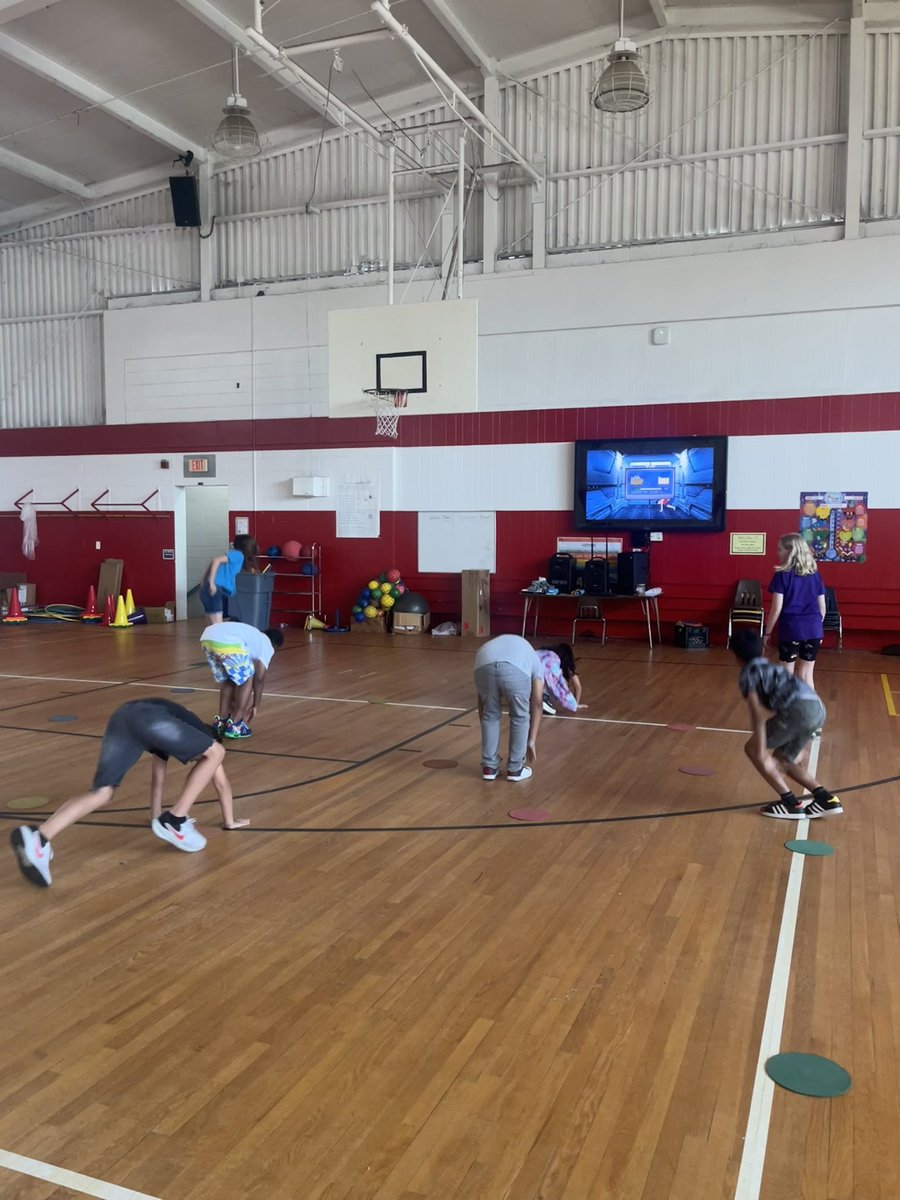 MCPSWellnessPE's tweet photo. Summer school is a time when learners  can practice healthy activity routines as well as support core content areas. Cross curricular activities strengthen the brain-body connection! #ImaFANhve #ImaFANbse @HVEDolphins @BelleviewSantos @Brewer_DC @RoyFansFL @dixonk2019 https://t.co/CidW34xr3a