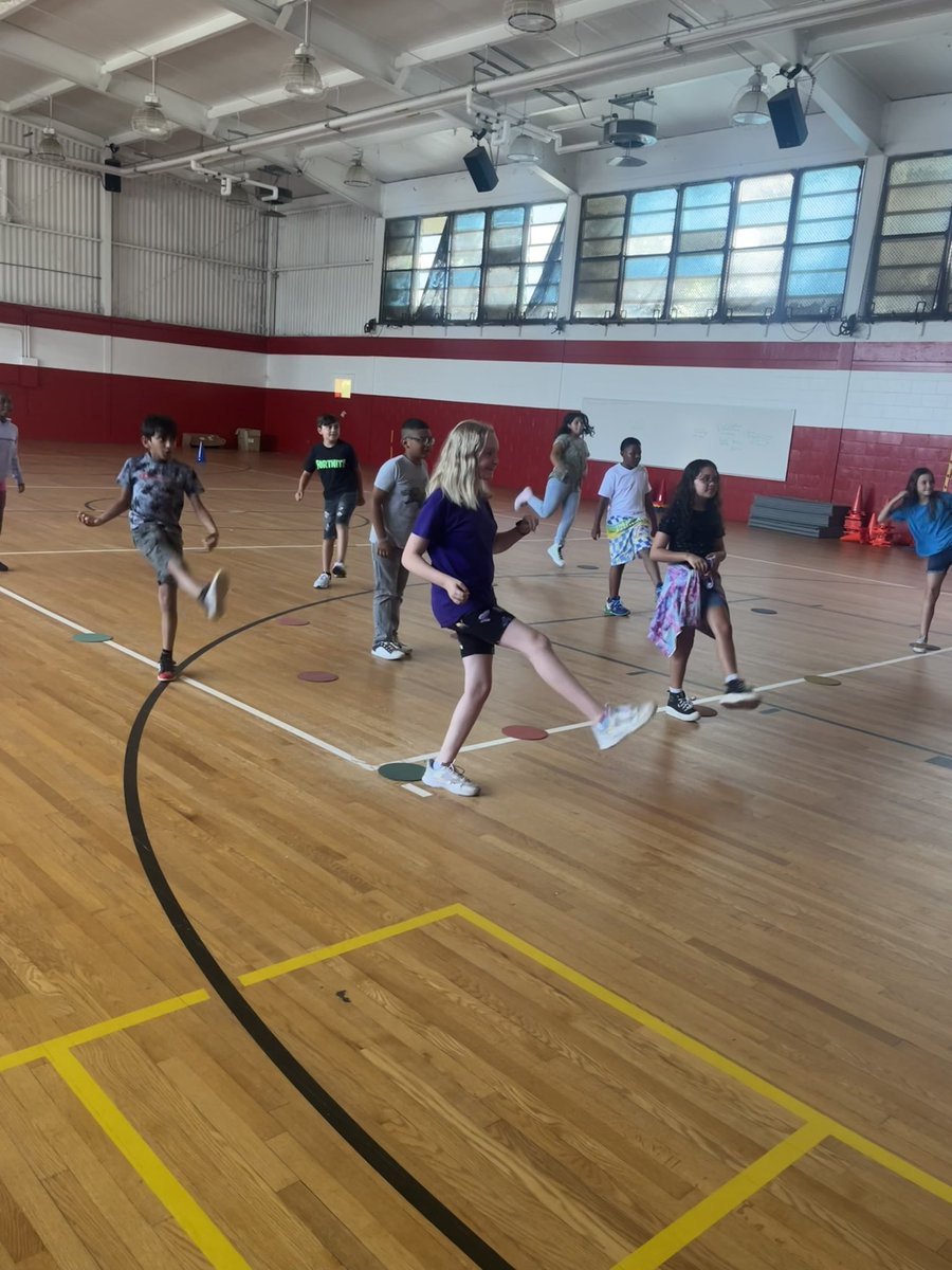 MCPSWellnessPE's tweet photo. Summer school is a time when learners  can practice healthy activity routines as well as support core content areas. Cross curricular activities strengthen the brain-body connection! #ImaFANhve #ImaFANbse @HVEDolphins @BelleviewSantos @Brewer_DC @RoyFansFL @dixonk2019 https://t.co/CidW34xr3a