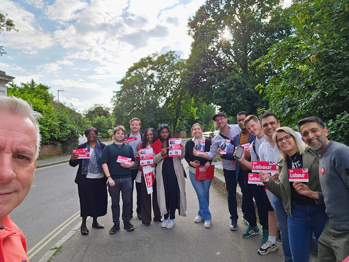 Deangilli6's tweet photo. Great canvassing sessions in #HarrowEast this evening. The General feedback was a desire for Change and a vote for Labour for that Change . Big thanks to Cllrs from Brent who came over to support @PrimeshPatel ✊🏻🌹 https://t.co/3OTmkqm6kI