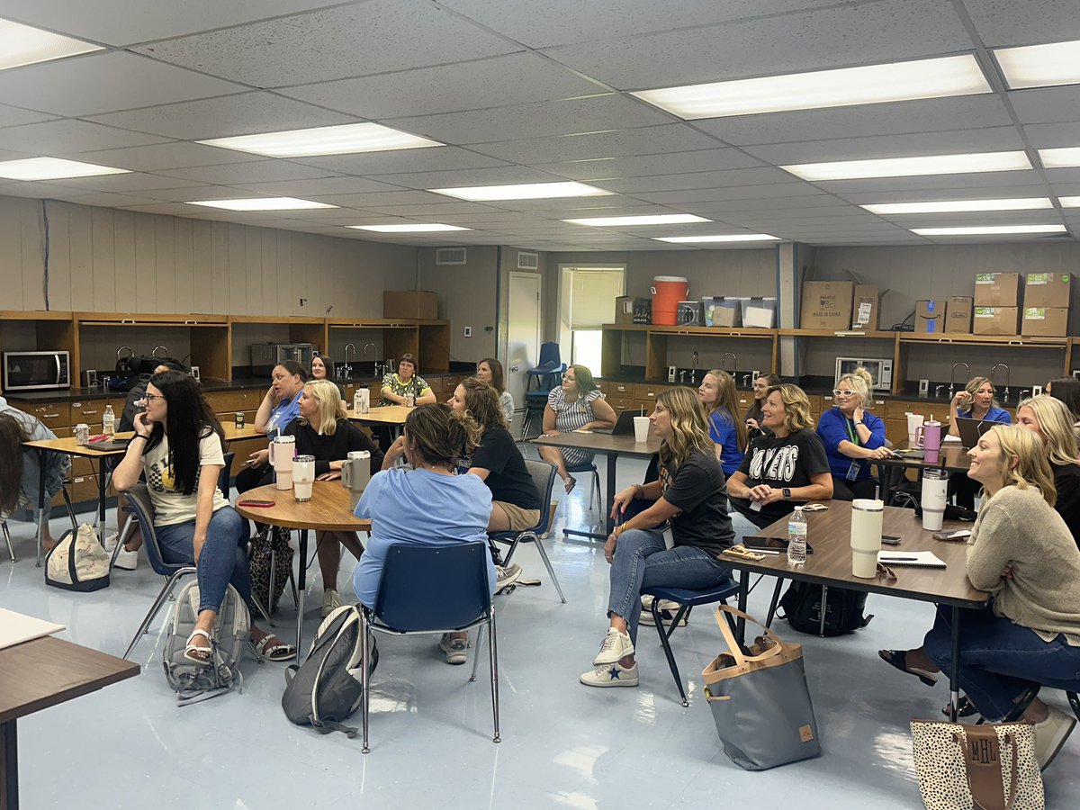 When you close our summit with team reflection, SEL time, sweet treats and door prizes everyone is all smiles even in the summer at a PD! Learning together is SWEET in RISD! #RobinsonISD