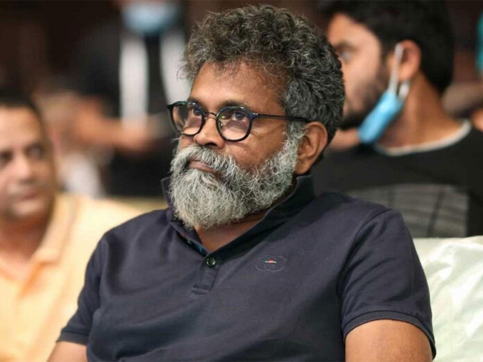 andhrawatch1's tweet photo. Sukumar passes the ultimatum to Pushpa team
https://t.co/bje3KhJ0Ji
#Sukumar 
#Pushpa 
#Tollywood 
#AlluArjun 
#PushpaTheRise 
#IndianCinema 
#MovieUpdate 
#FilmNews 
#CineBuzz 
#TeluguMovies 
#PushpaTeam 
#DirectorSukumar 
#CinemaNews 
#TollywoodNews 
#PushpaMovie https://t.co/2VJ9jt6aWg