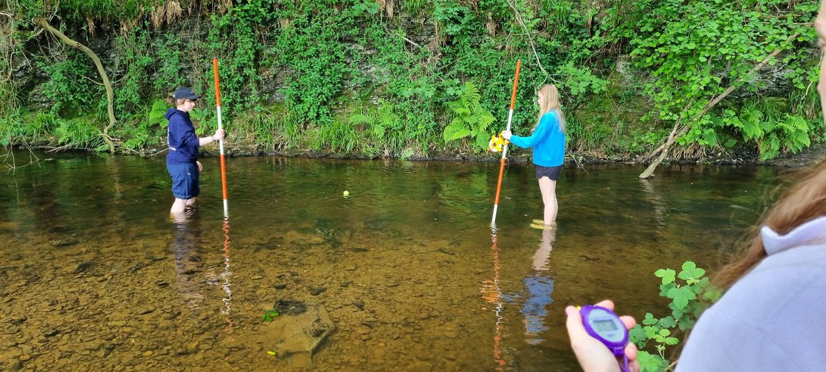HelenEmmett21's tweet image. Our Year 12 geographers @ScarColl have had an excellent day collecting data from the River Dove in Farndale for their IB Internal Assessment. #Nationalfestivaloffieldwork #geography #IBDP #Farndale