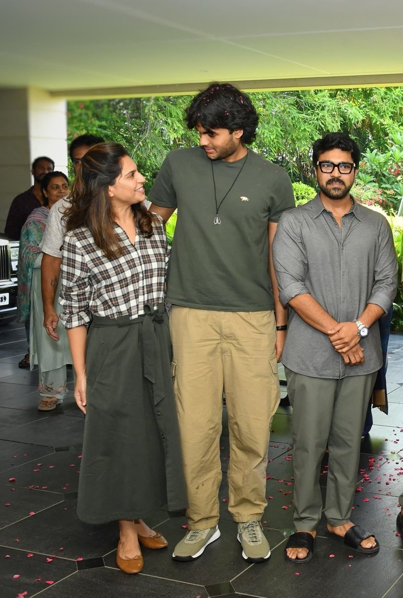 paperboytrends's tweet photo. aa Hight Enti babu..... #AkiraNandan https://t.co/7zWk0uc7lL