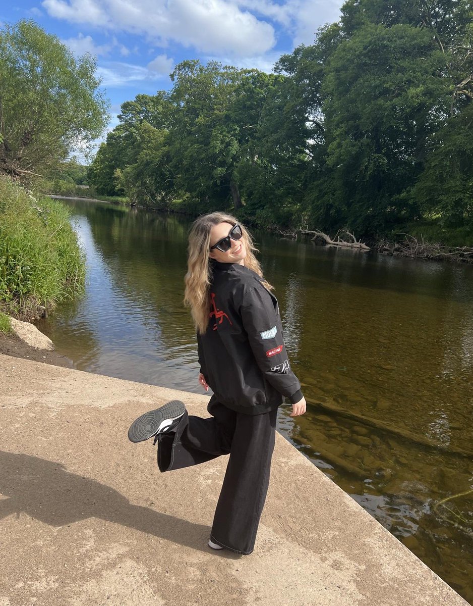 jorhdys's tweet photo. Thank you so much @GenG for sending me their new jacket to wear when I go to support Jack for the RLCS London Major

It’s FIRE ! 🫶 

(photo ops go to my mother) https://t.co/keKOOqnJCN