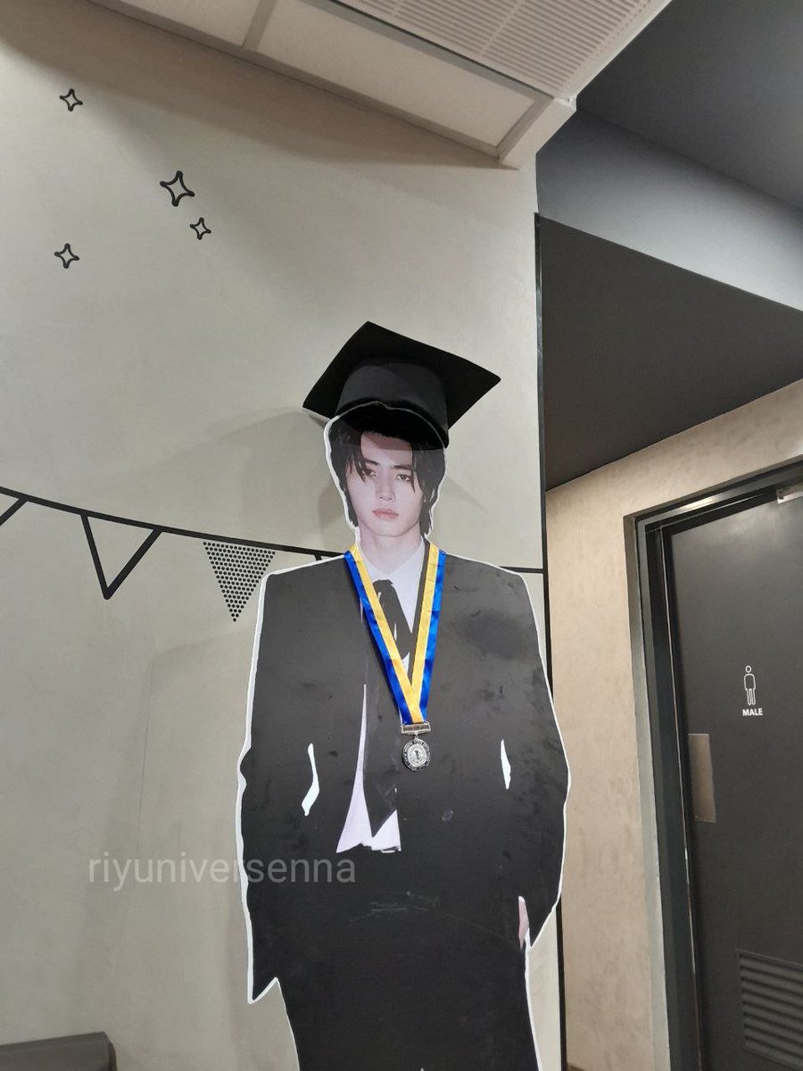 riyuniversenna's tweet photo. Congratulations 우리 Magna Cum Laude, Sunghoon! 🥳 HAHAHAHA @rheynghn_ https://t.co/78GplCP2fv