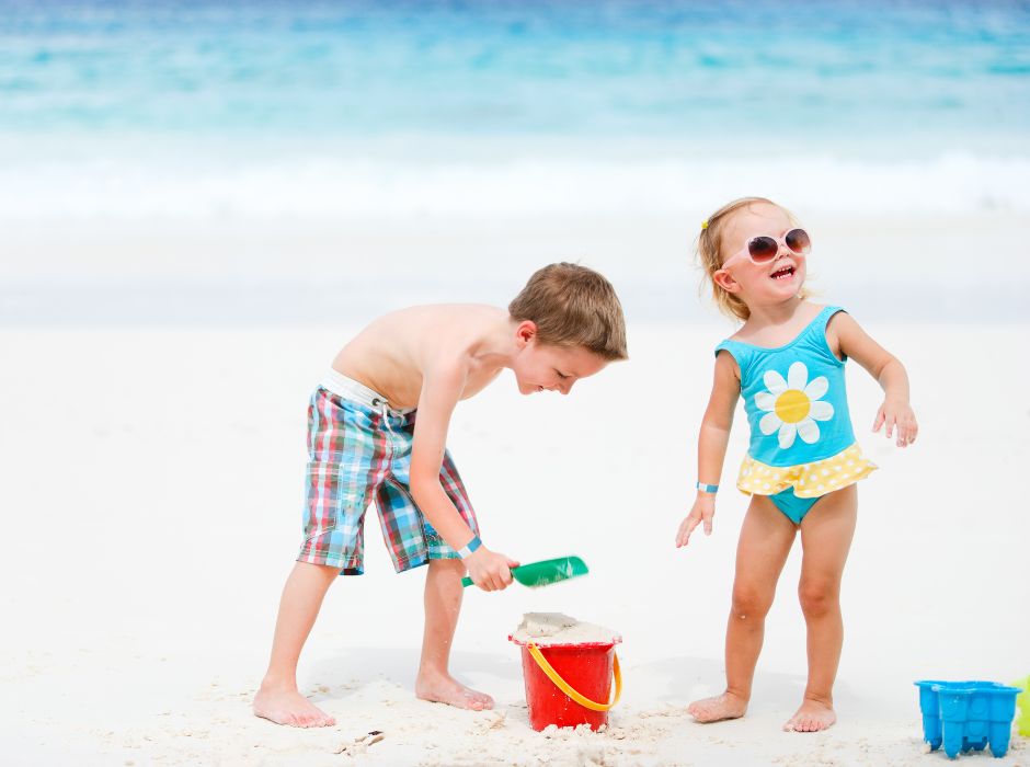 Visiting OC this summer!? Keep an eye out for the Find-A-Kid Wristbands at OCHMRA member hotels. These wristbands are part of the Find-A-Kid program, a FREE service offered to guests with young children. 
To find out what hotels are participating, visit bit.ly/Find-A-Kidhotel!