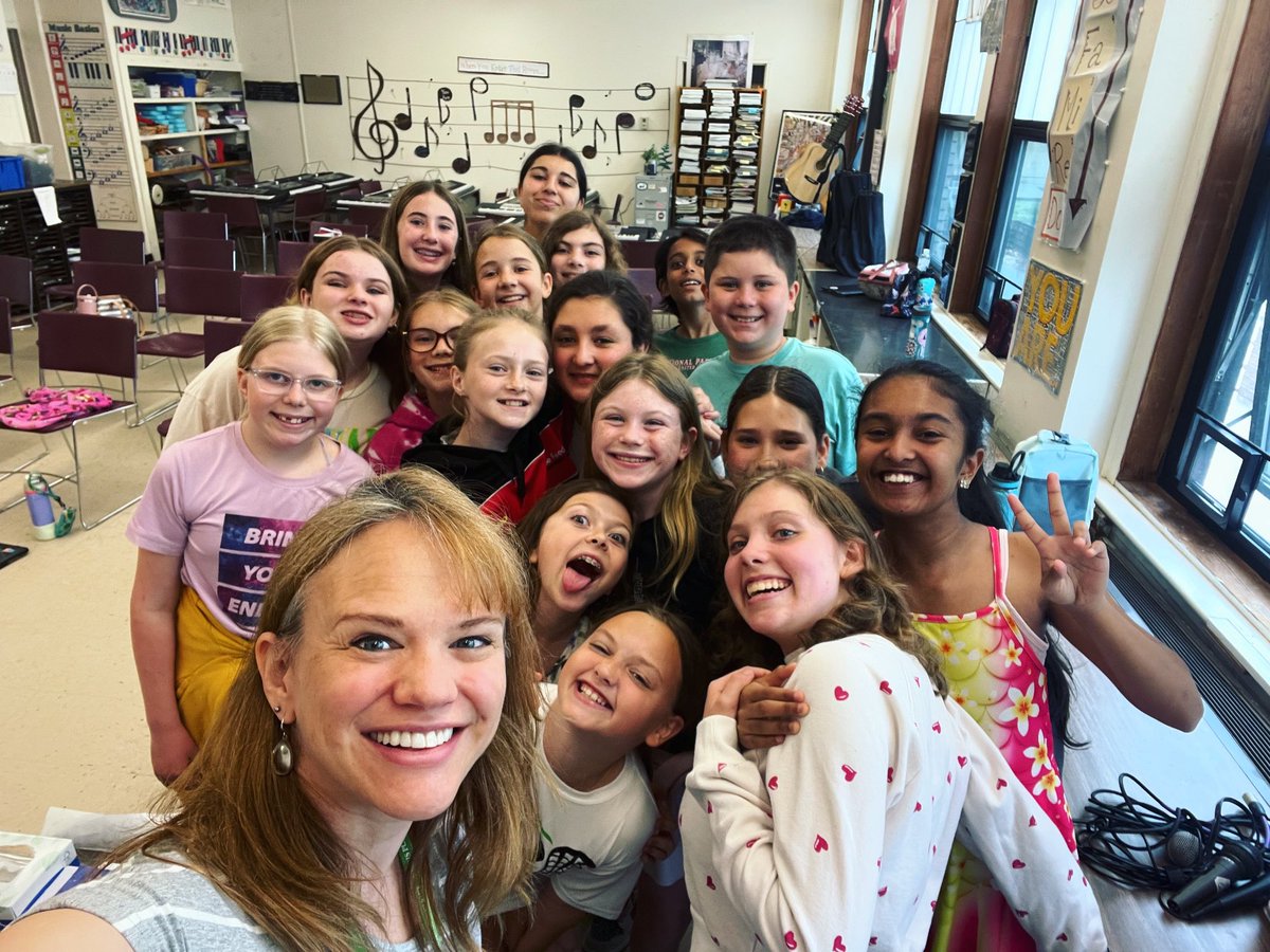 We didn’t get to do a full-group selfie, but at least we got one more fun pic from our final Select Chorus meeting of the year! Wishing all students a fantastic end of the school year, and a wonderful summer ☀️
.
.
.
#MPSDK8 #SelectChorus #musiceducation #choruskids #celebrate