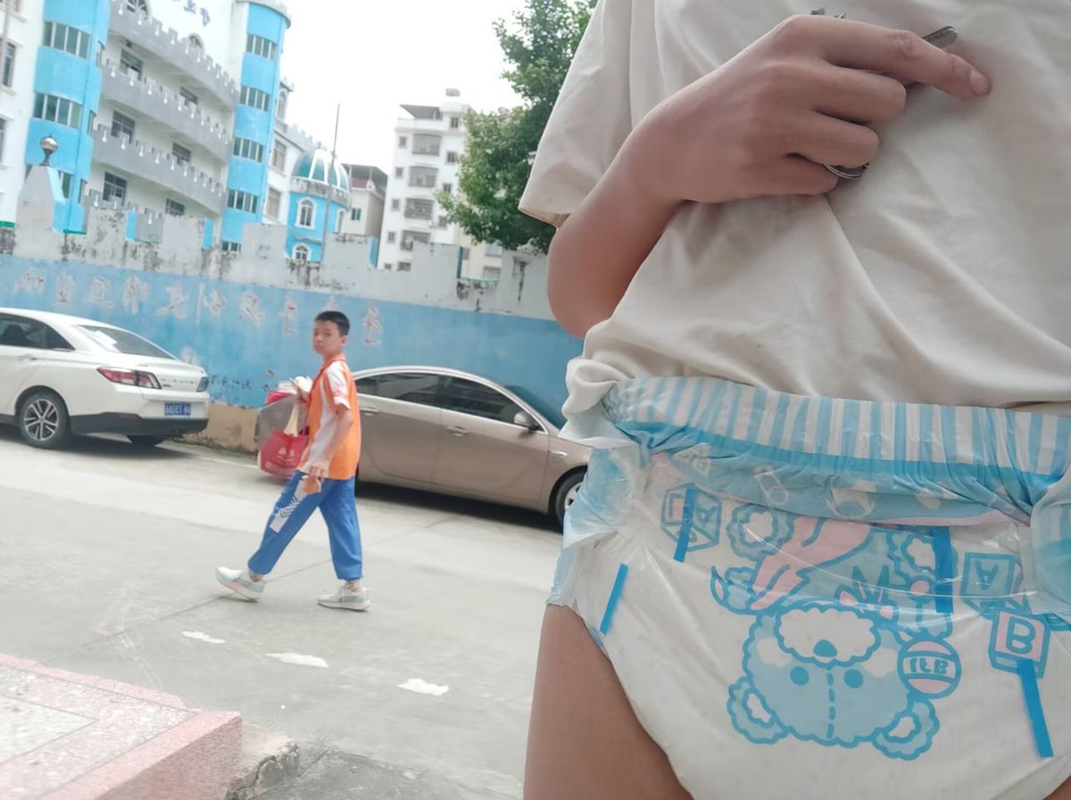 Moss_ABDL's tweet photo. 超级喜欢被小朋友看见尿布 #abdl #diaper #纸尿裤 https://t.co/7f3nyT4BRo