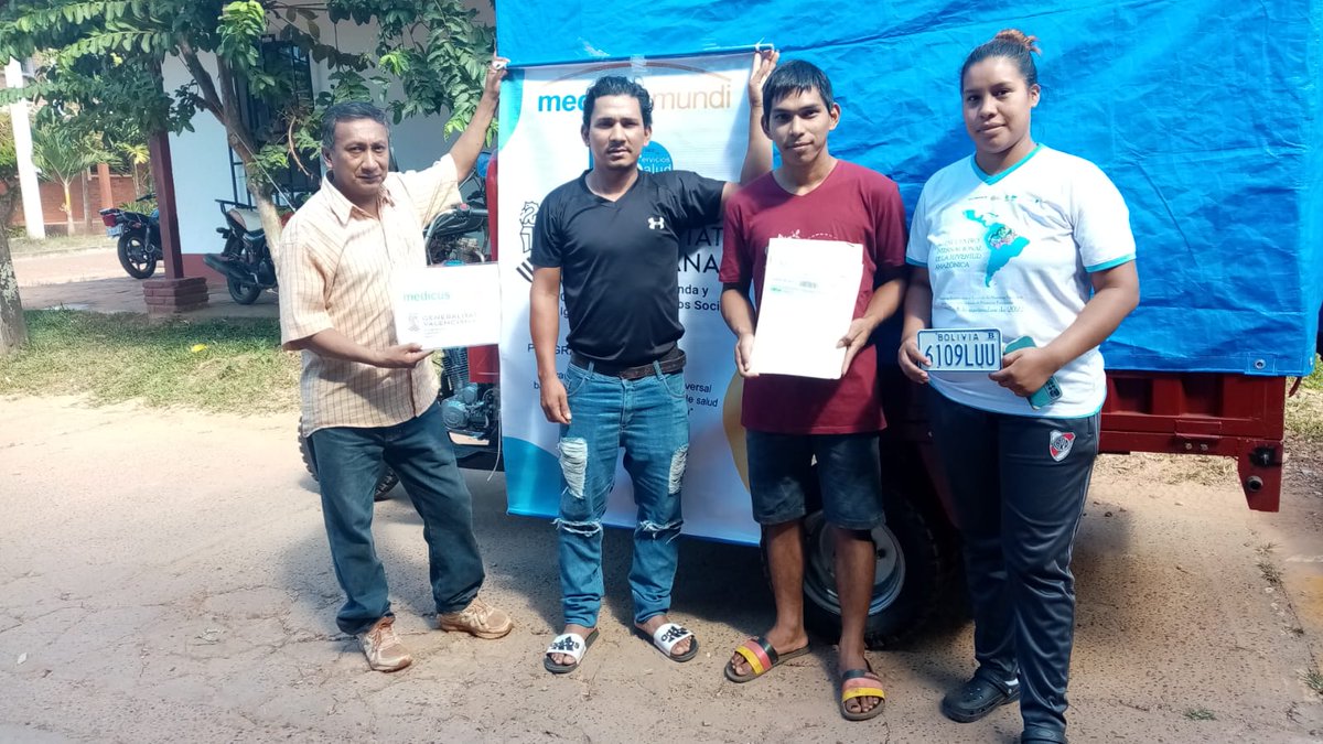 MaraAnglicaTor5's tweet photo. Bolivia. La asociación de jóvenes refoerestadores reciben un transporte que le permitirá trasladar sus producto como miel, cacao y el asai, para su comercialización....@medicusmundimed @consu https://t.co/pcU8tajy59