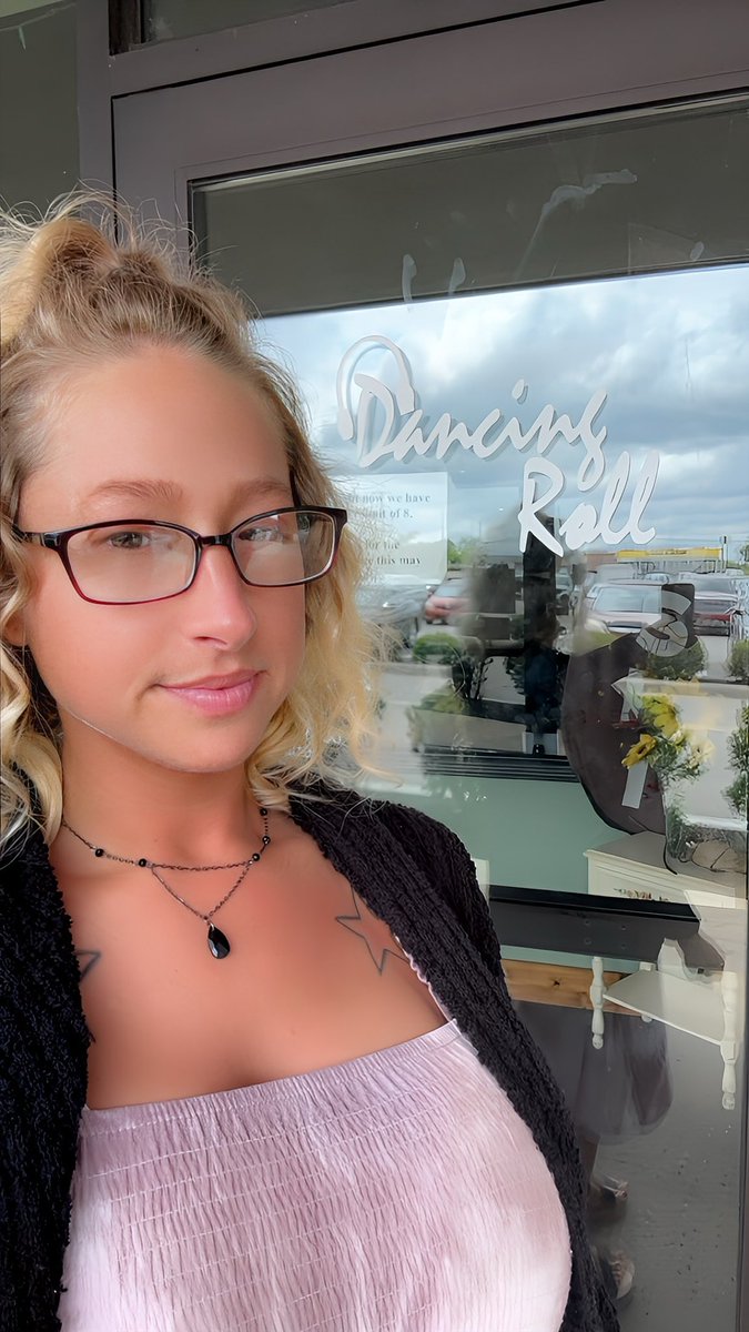 BarbieBitesBack's tweet photo. ๐Stoned AFโฆ.. Sushi Time! ๐ฃ #Stoner #StonerFam #Code420 #420life #cannabiscommunity #stonerchick #stonergirls #sushi #420community #DancingRoll #Ohio #Cincinnati https://t.co/OLhRgm0ibS