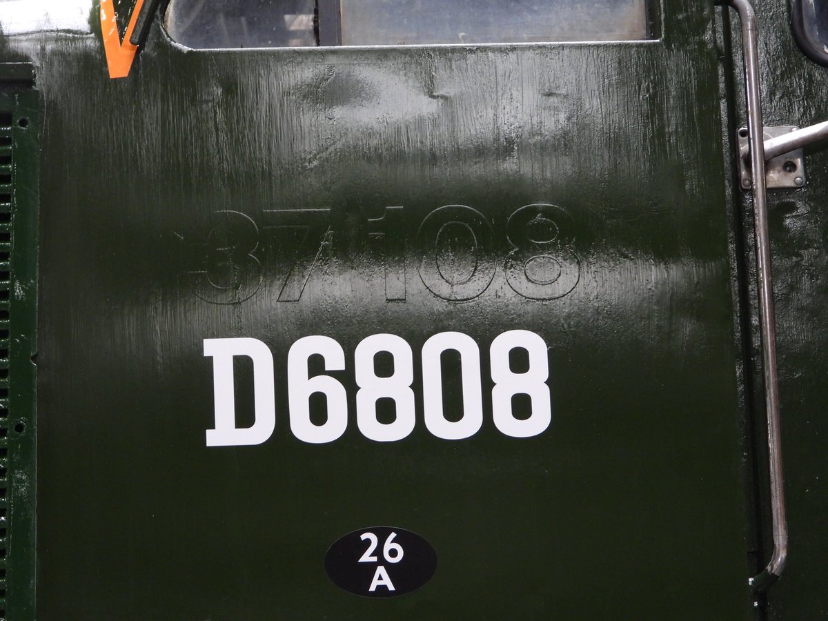 DanSpotter86's tweet photo. BRAND NEW TRACTOR.

Here's a shot of D6808 37108 seen here in its Brand New Fresh GREEN Livery at the Model World Live NEC Exhibition as a Special Guest on April 27th 2024. @KeyModelWorld @accurascale @hornby #hornby #accurascale #modelworldlive #Class37108 #Class37 #NEC https://t.co/n3VzcqAOZc