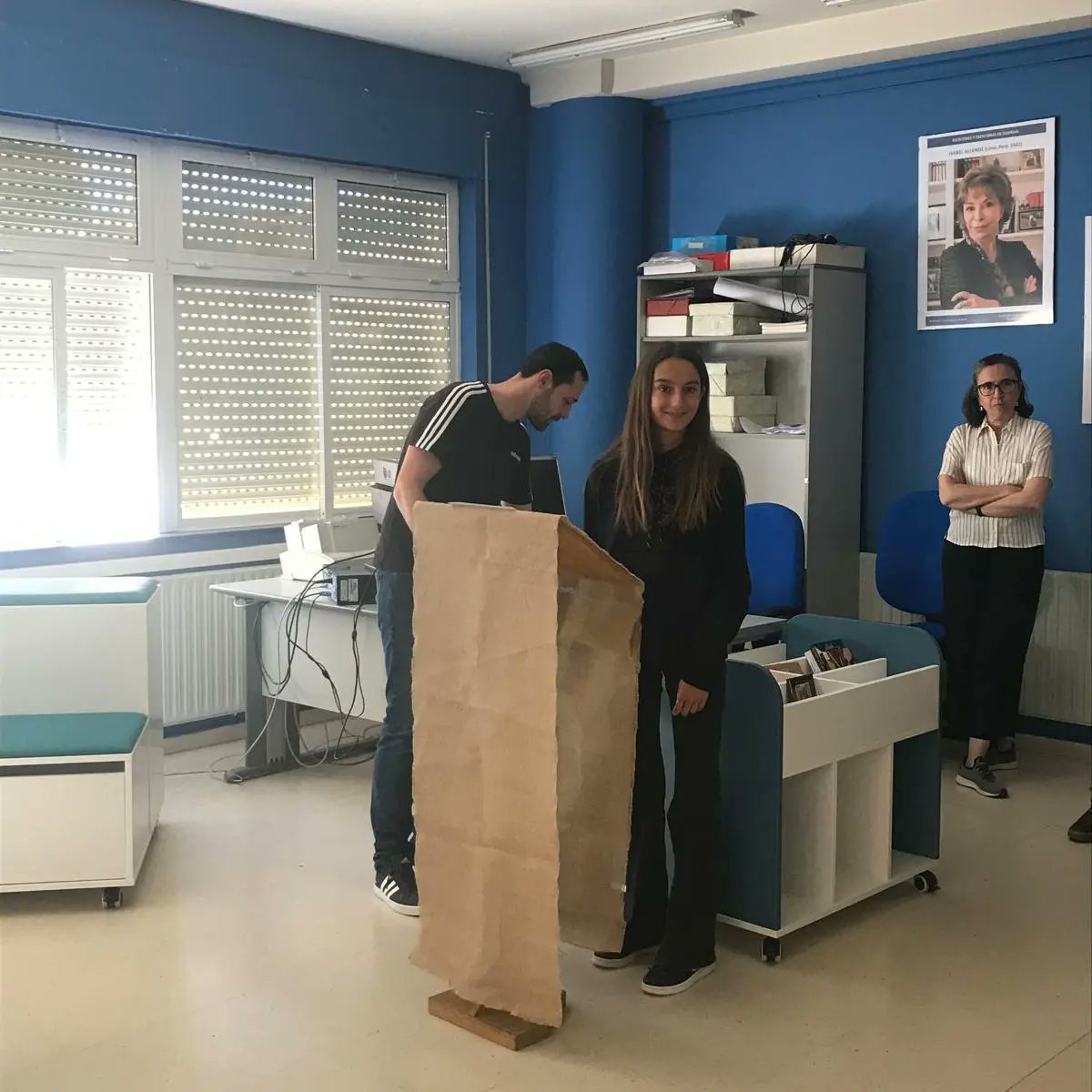 iesalonsodemad1's tweet photo. Y aquí tenemos a las ganadoras del concurso de Microrrelatos del centro.
¡Enhorabuena chicas! Y también a Paula Moreno, que no pudo estar.
Gracias a todos los participantes.
El año que viene, más. https://t.co/B76YrjiFBm