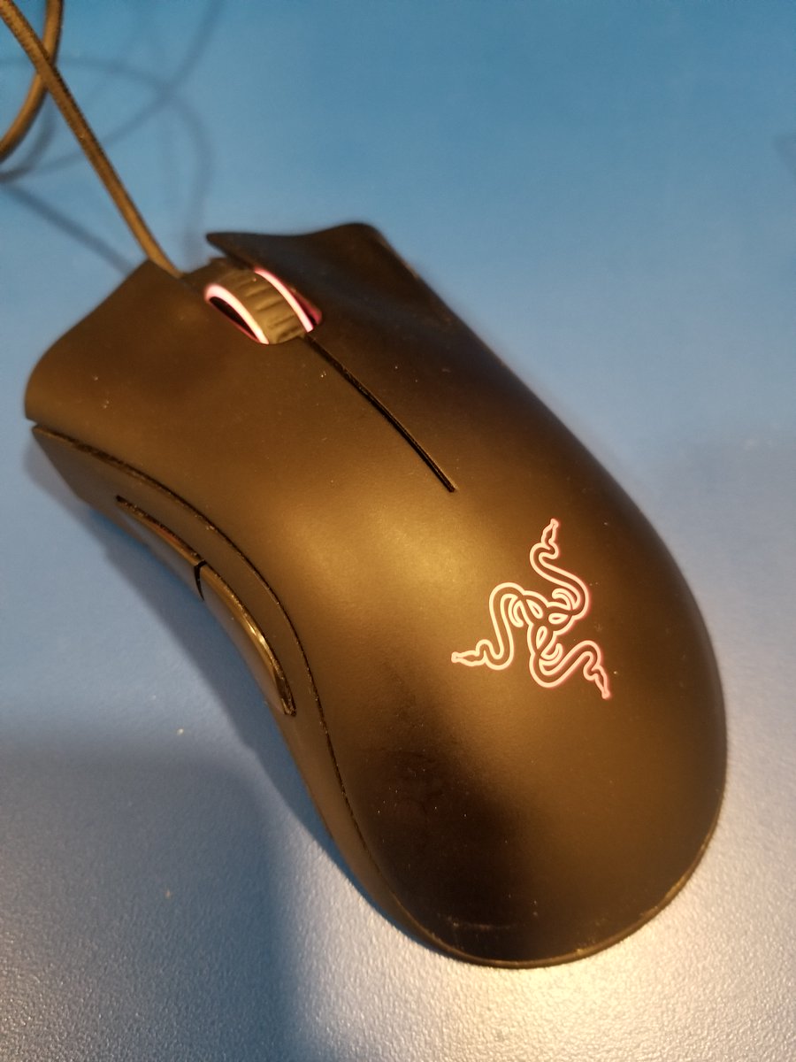 Renduras's tweet photo. My right-click on my old mouse was failing, so I replaced the switch! Works like a charm now https://t.co/zNkYl4LAXs