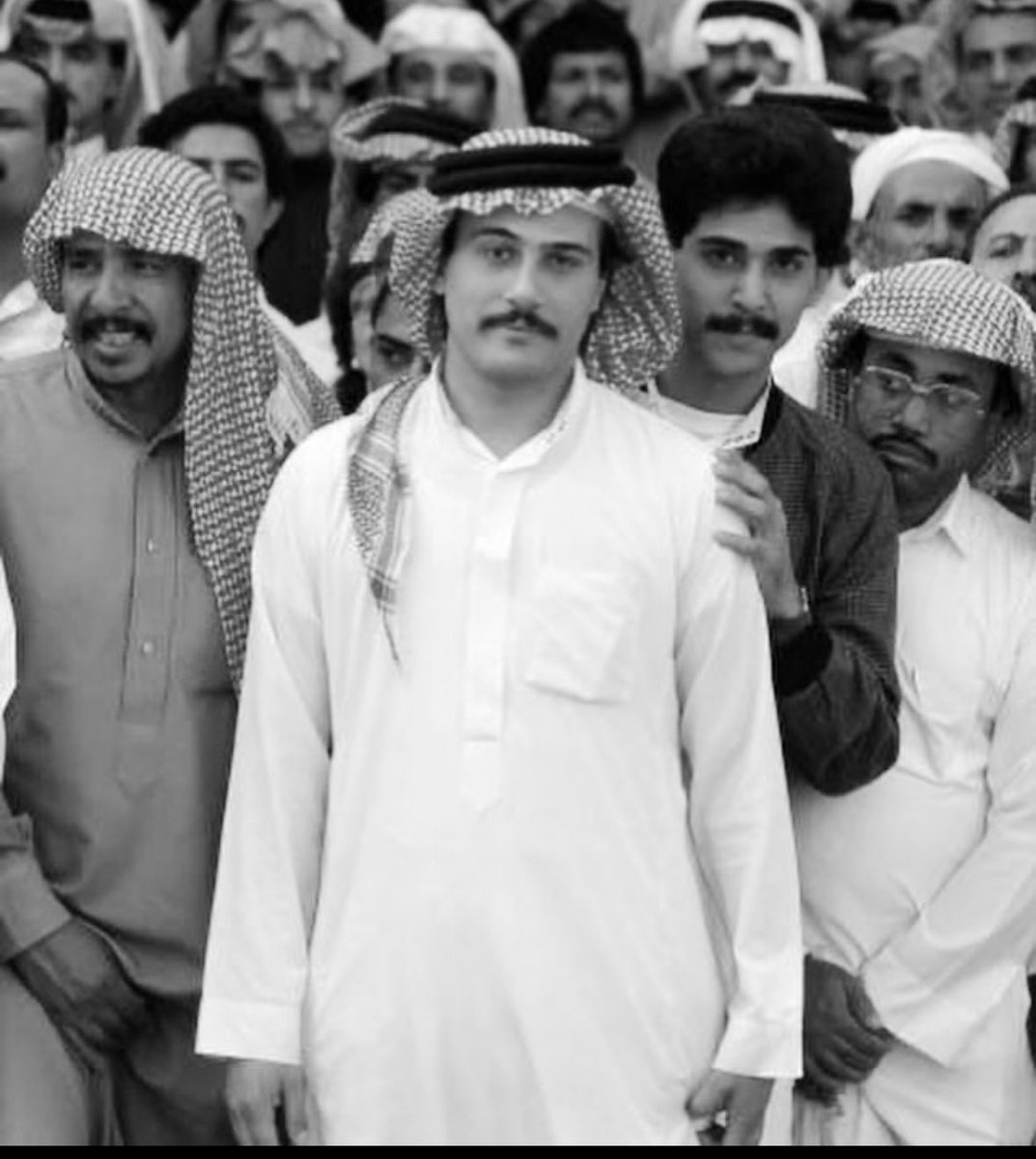 للصمت وقت وللمشاريه حزّه
واحيان في بعض التغافل ذهانه