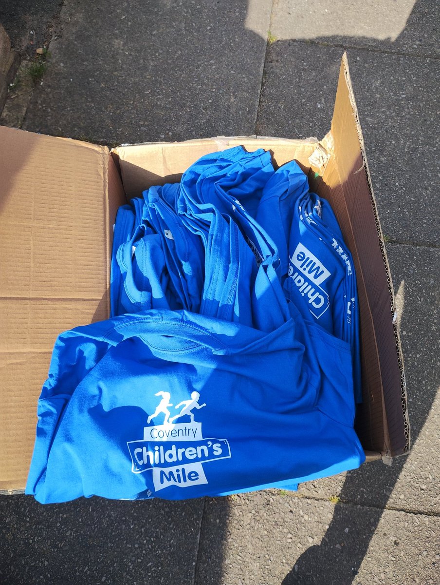 southfieldsweb's tweet image. Look what Mr Rogers just picked up! Team Southfields will be blue this year. T-shirts will be given to children at school tomorrow. #ChildrensMile2024 #GoParks @SGOCoventryWest @CovSport @cvlifeeducation @YourSchoolGames