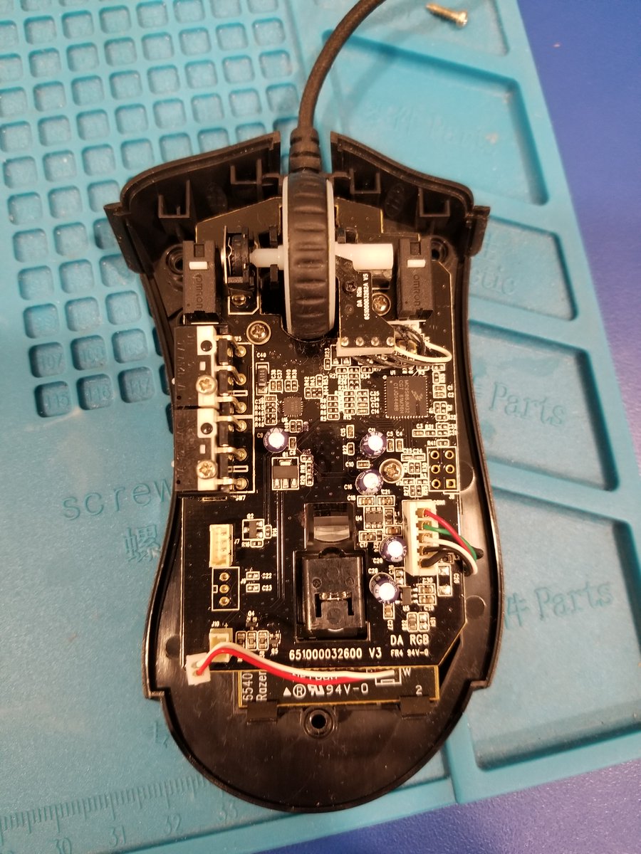 Renduras's tweet photo. My right-click on my old mouse was failing, so I replaced the switch! Works like a charm now https://t.co/zNkYl4LAXs