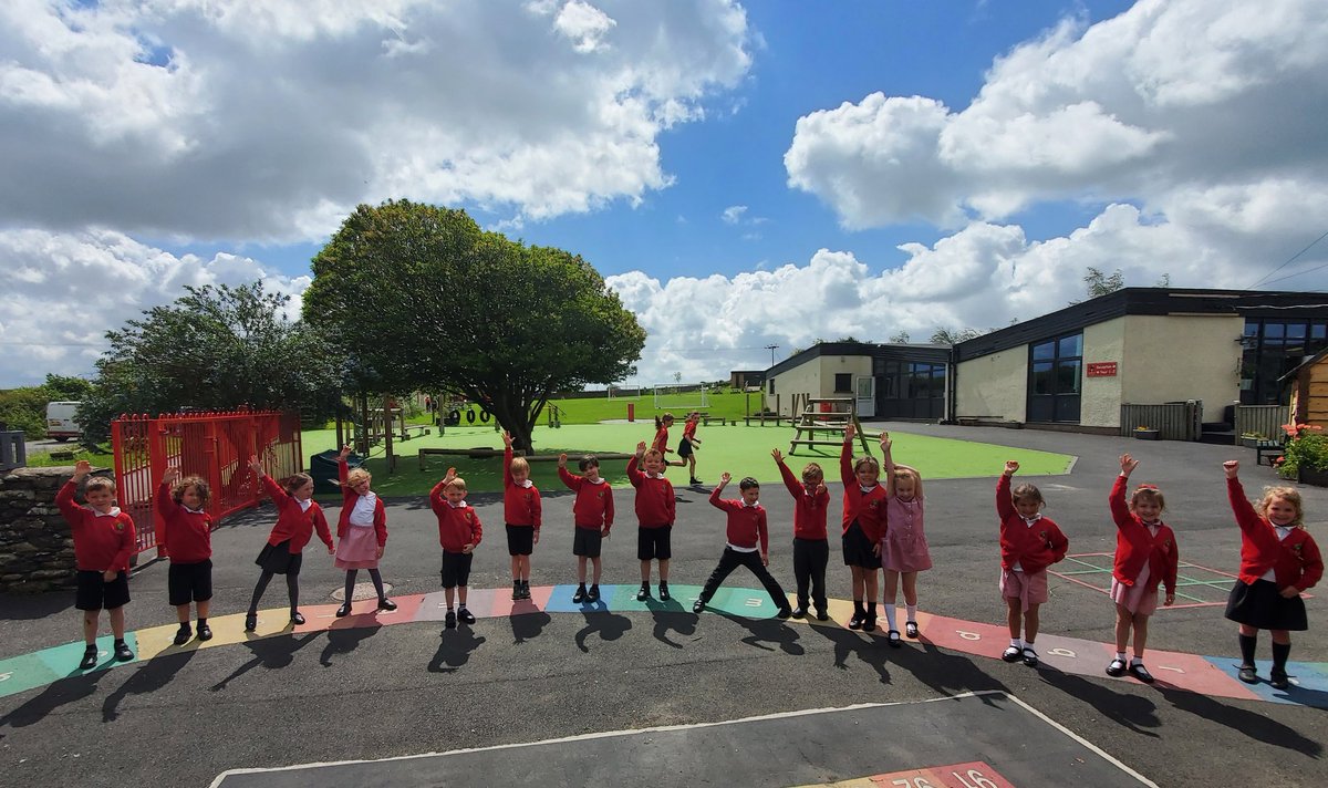 In maths this week, Year 1 have been learning about position and direction; understanding left and right..  Everyone raise their right hand! Well done children!! 👏 ☺️🌞
#mathematics #mathskills #geometry