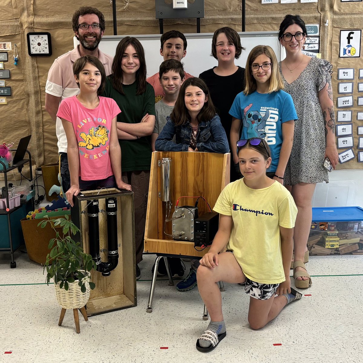 Congrats to St. Mary-St. Cecilia’s teachers <a href="/BlairFitz1/">Blair Fitzsimons</a> &amp; Laura Ferguson and their students for winning 1st place in the <a href="/Samsung/">Samsung Electronics</a> #SFT_Canada_2024 contest! Their hydrogen generator project earned a $50,000 cash prize and the title ‘The School for Tomorrow!’ 🌍💡
#CDSBEOLearning