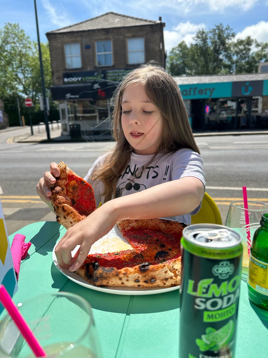 Following extensive testing, Lil Pirata has officially APPROVED our new outdoor seating area! Thrilled to announce that it’s open from this evening for your ✨al fresco✨ pizza enjoyment (that’s Italian for “on the pavement”)
