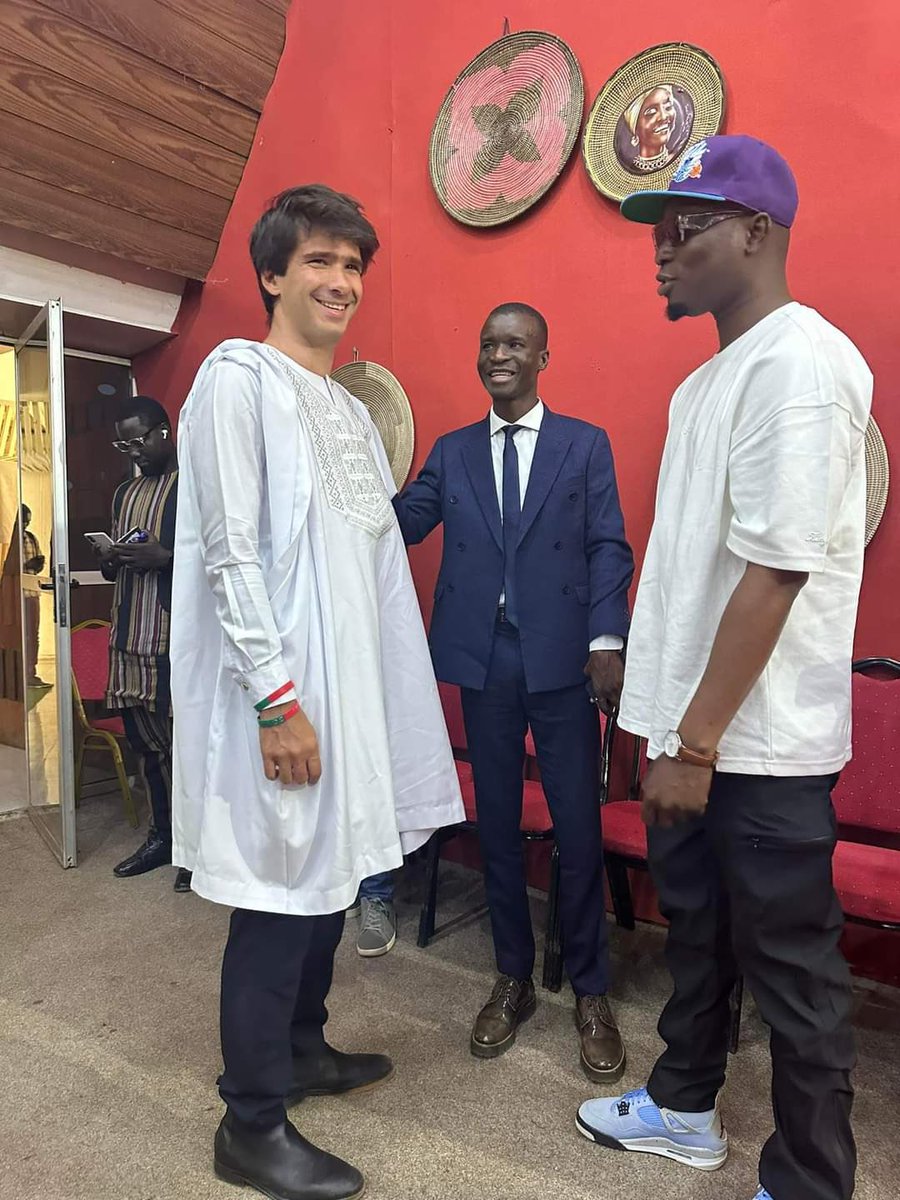 N G U R I tweet media