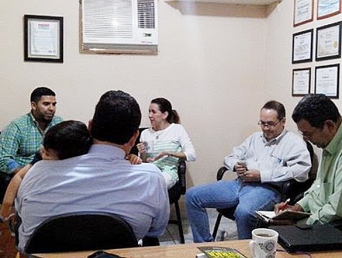 2014 primer consejo de <a href="/AmoryConviccion/">Amor y Convicción AC</a> Los buenos amigos <a href="/OFSerrato/">Oscar F Serrato</a> <a href="/elmemonoriega/">Guillermo Noriega E.</a> el Pepito  <a href="/_rociorodriguez/">Rocio Rodriguez</a> y mi Papá, en el cuarto de una casita que nos prestó mi hermana como oficina 👍 Hoy cumplimos 10 años de prevenir adicciones 🤝

Muchas gracias 🙌