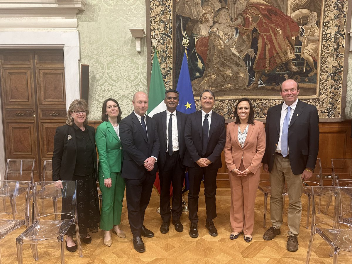 AusAmbHolySee's tweet photo. A busy day with the 🇨🇿 🇬🇧 🇩🇪 🇦🇺 Steering Committee of the International Religious Freedom or Belief Alliance which is in Rome for meetings, including with 🇻🇦 FM Archbishop Gallagher, 🇮🇹 Special Envoy @davidedionisi_ and representatives of civil society. @dfat @TerzaLoggia https://t.co/fyRUeat7KN