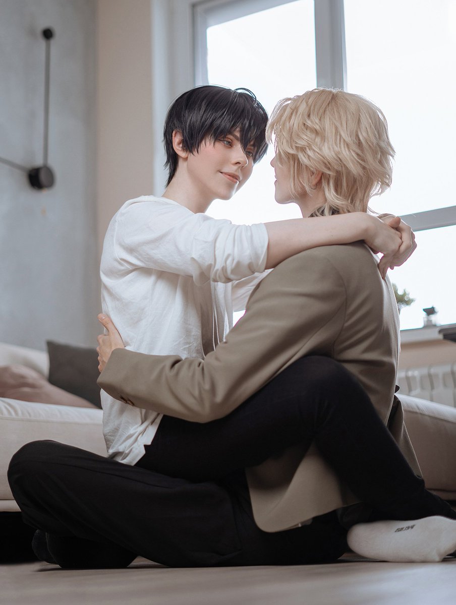 [ let me feel safe in your embrace ]

#lowtideintwilight  #nightbythesea #물가의밤