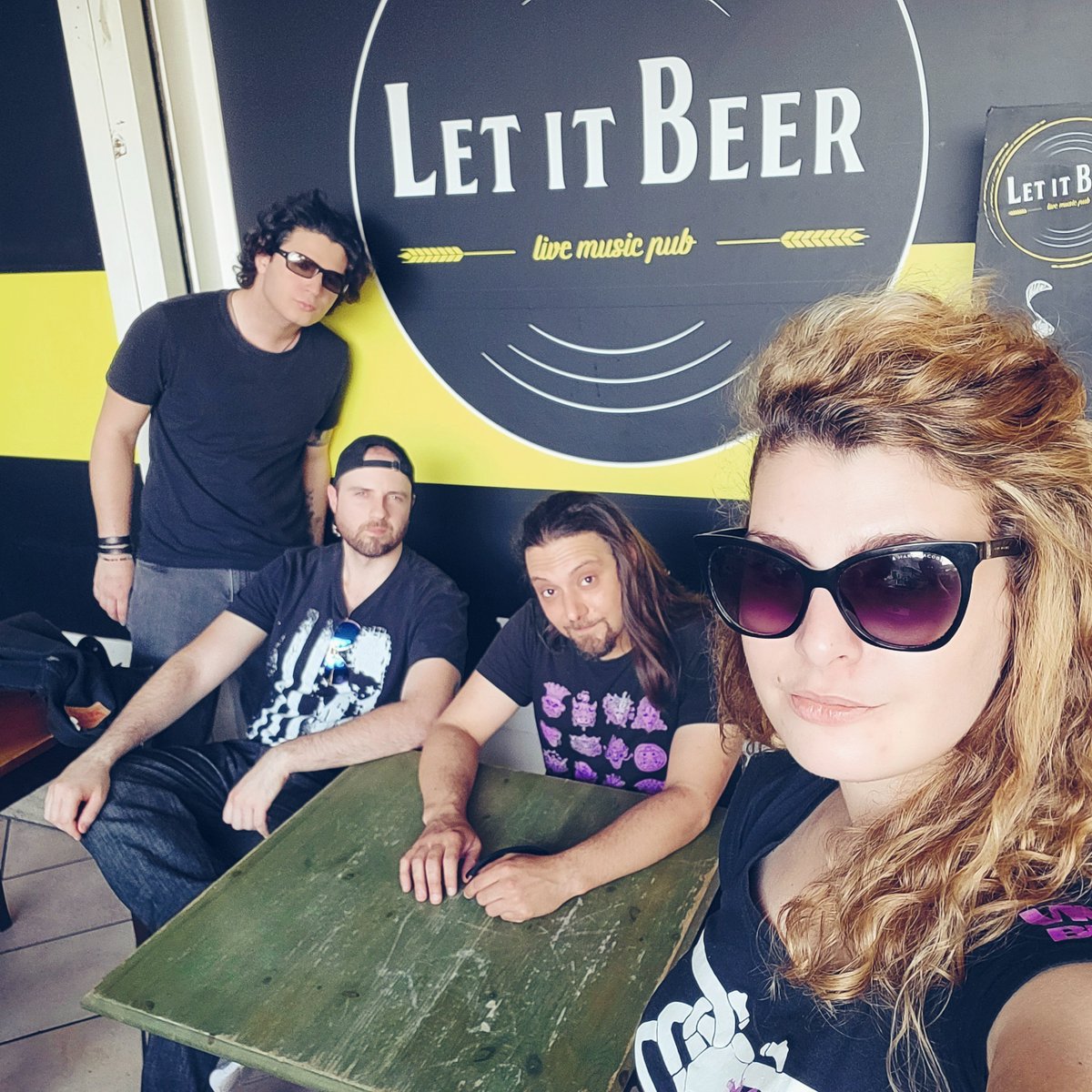 VioletBlend's tweet photo. || Roma nun fa la stupida STASERA 💜
📍 @LetItBeerRoma
Piazza delle Crociate 26
ROMA
Ore 21 ||
.
#violetblend #roma #ukcallingtour #LetItBeer #Metalland #metallandskymetalfest #rome #alternativemetal #FemaleMetalHead #femalefronted #femalesinger #femalefrontedband https://t.co/48ZAJPeQxk