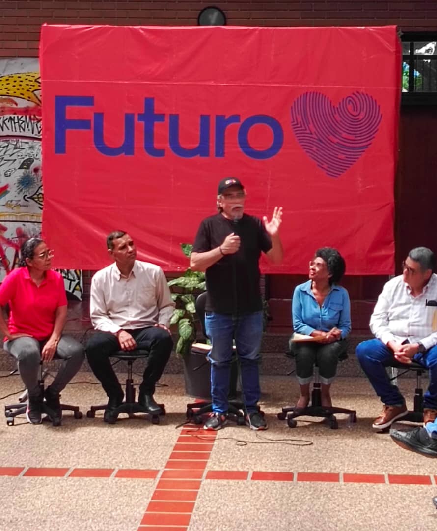 bacastillo95's tweet photo. #EnVivo Desde el Museo Carmelo Fernández de San Felipe, se desarrolla el "Encuentro de Intelectuales y Cultores" del @movfuturoven con la presencia del Prof. Pedro Calzadilla..

#PuebloLealSiempre
¡Vamos!
@HectoRodriguez 
@carolyshelena 
@Gabrielasjr 
@ForoC_YAR https://t.co/2U3MOT1hit