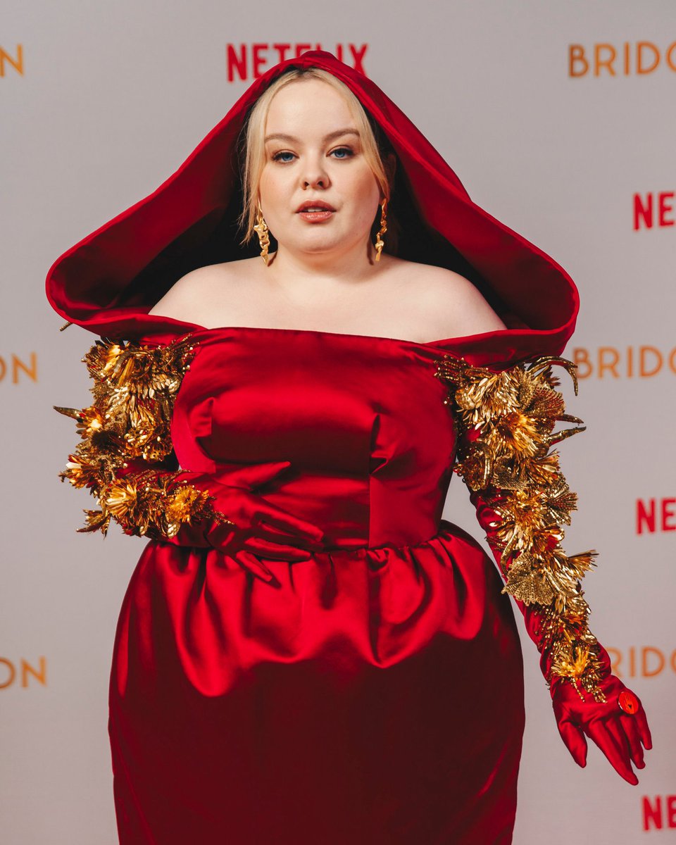 Stereogoddess's tweet photo. 🎬Anybody Else Know How To Twitch Their Chest Like #LadyWhistledown ?The Way She Twitches Her Chest When She’s Excited Needs To Be Studied! Initially Thought The Tight Fittings Made Her Run Outta Breath But Noticed The Pattern. I Know Buff Men Do That Quite Easily. 😅 #Bridgerton https://t.co/tGFVZom5Rc