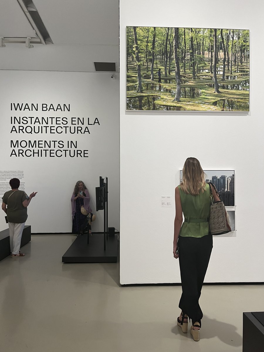 museoico's tweet photo. Inauguramos la exposición “Iwan Baan. Instantes en la arquitectura”, dentro de la Sección Oficial del @PHotoESPANA 2024.

Se compone de fotografías y material fílmico que ofrecen una panorámica de la arquitectura de principios del siglo XXI.

📷 Hasta el 8 de septiembre. #PHE24 https://t.co/zPUxTfDb96