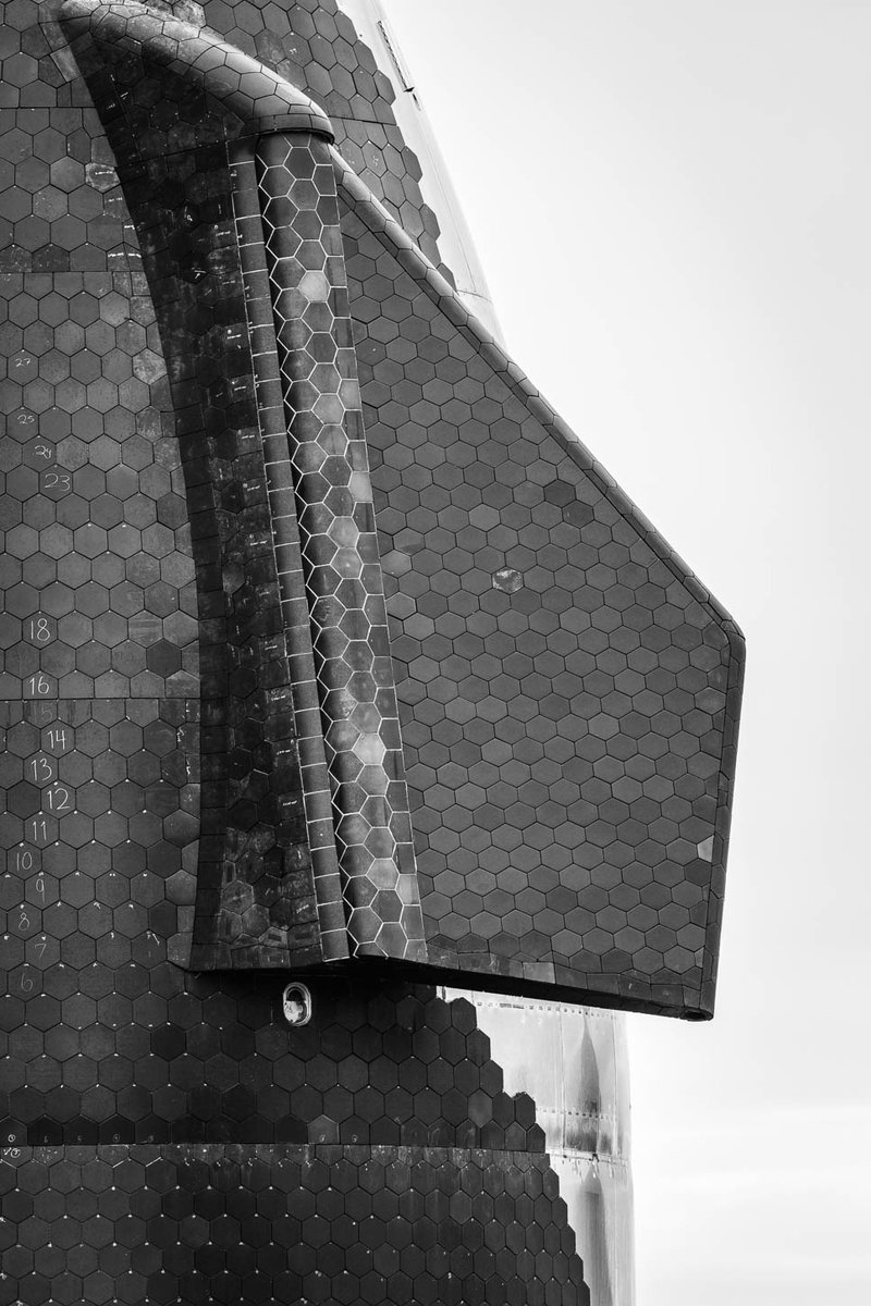 In loving memory...
23 Sept 2021 - 6 June 2024

RIP Ship 21's forward flaps, which perished today reentering earth's atmosphere on Ship 29