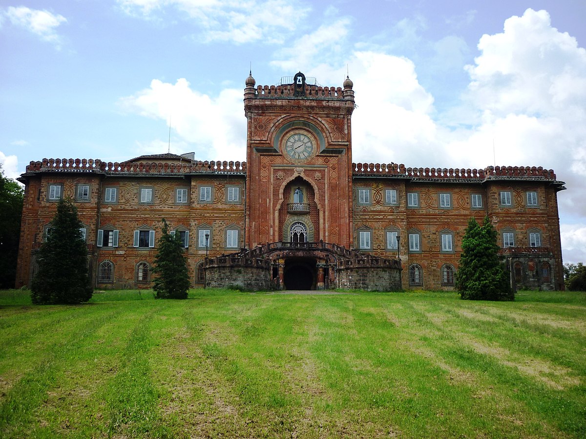 clabu91's tweet photo. @Cinguetterai Girato quasi interamente nel Castello di Sammezzano in Toscana, a 30 km da Firenze. Purtroppo tutta la struttura sta cadendo in rovina e il ministero della Cultura non si decide ad acquistarlo. #castellodisammezzano #sammezzano #toscana https://t.co/pziKFXSDDE