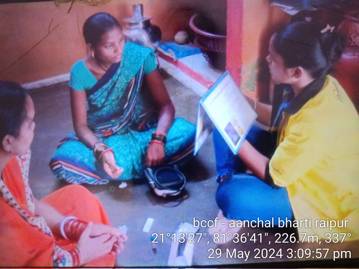 MistyBharti's tweet photo. एंबेड परियोजना फैमिली हेल्थ इंडिया टीम रायपुर एरिया में चौपाल के द्वारान लोगों को डेंगु मलेरिया रोकथाम हेतु जानकारी दी साथ ही गर्भवती महिलाओं की परिक्षण किया और लार्वा मिलने से खाली कराया  @Avdheshsingh_ @RaipurDistrict @sksomya #Embed2EndDengue #Embed2EndMalaria @GodrejGroup https://t.co/ncO8BpvMVI