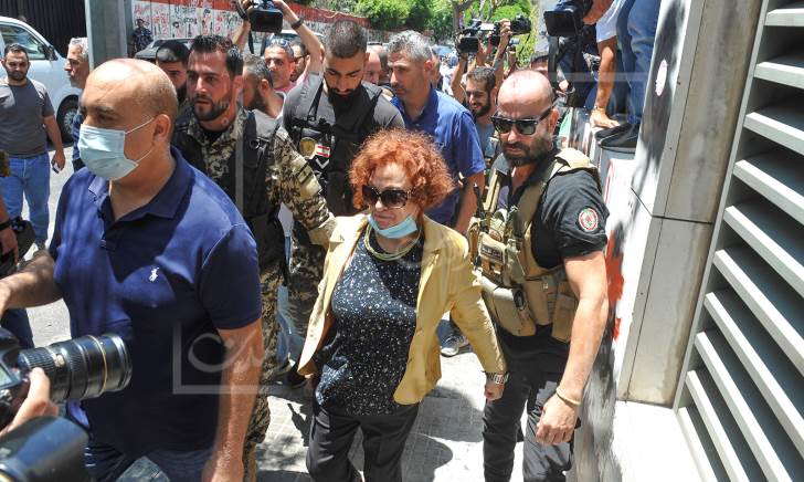 محاولة إسكات التي تحكم بإسم الشعب اللبناني وتجرأت على فتح ملفات سرقات العصر وادعت على سارق أموال المودعين وعلى المنظومة الحاكمة لن تمر
نحن الشعب اللبناني سنظل الى جانب القاضية #غادة_عون التي تحكم بإسمنا ومن يحاول طردها نقول له أن الحق يعلو ولا يعلى عليه ولو دامت لغيرك ما آلت إليك